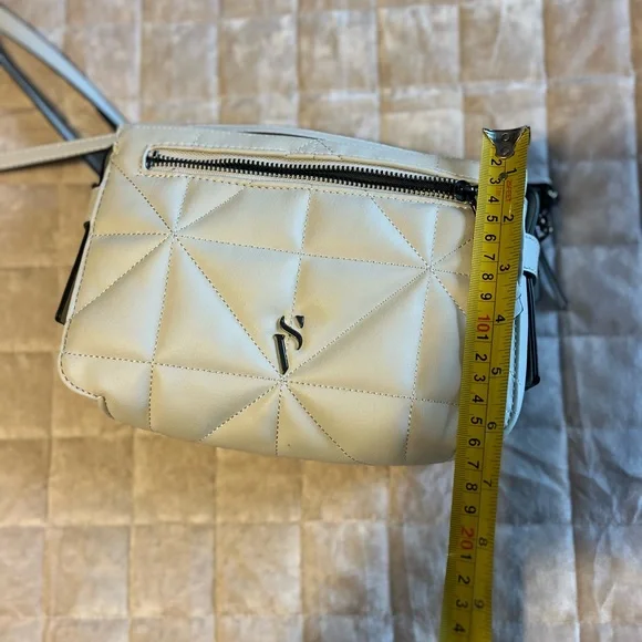 Vera Wang light gray crossbody - Picture 7 of 7